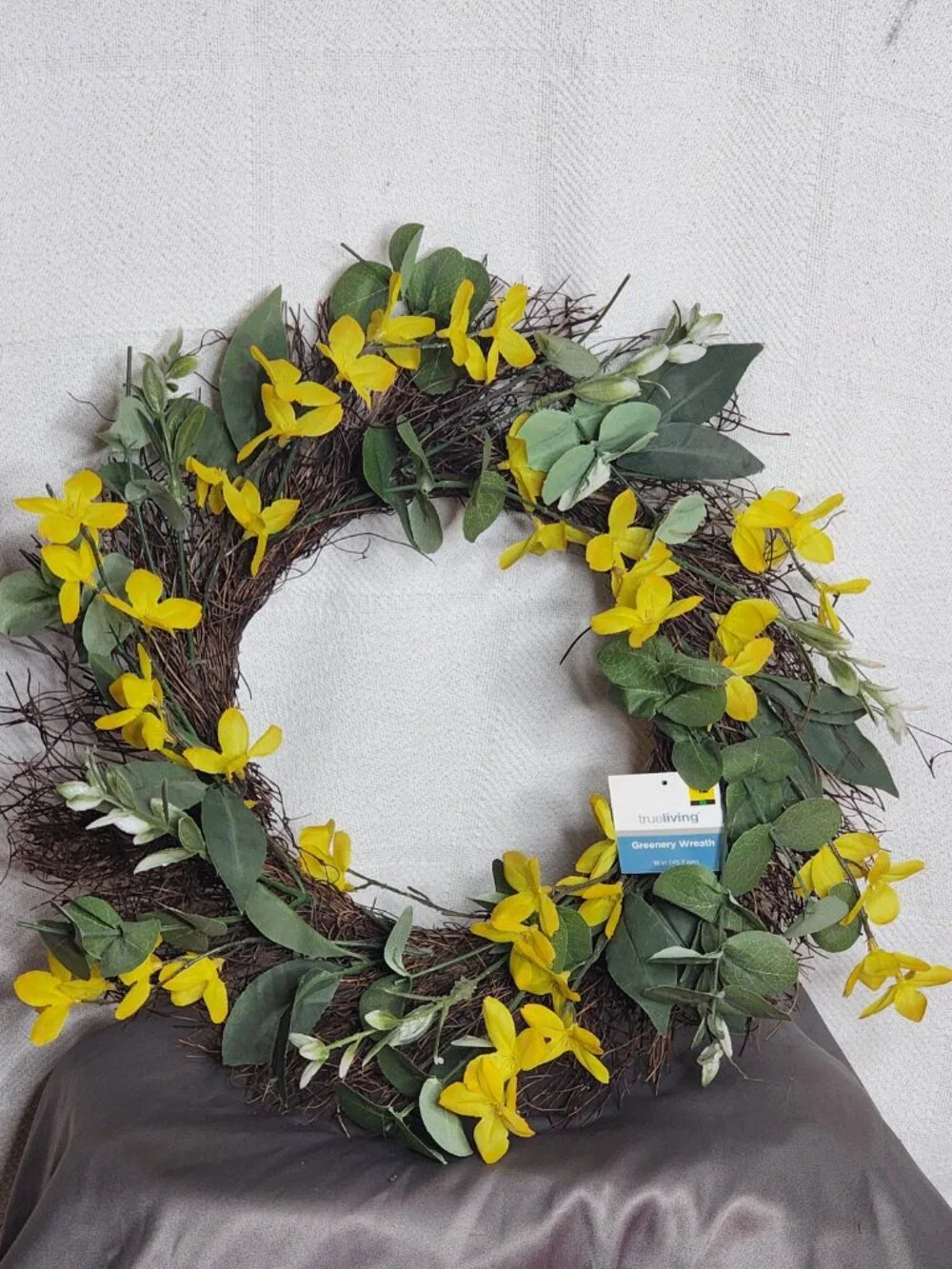 Hudson Farmhouse True Living Yellow Flower Leaf Indoor Only 18